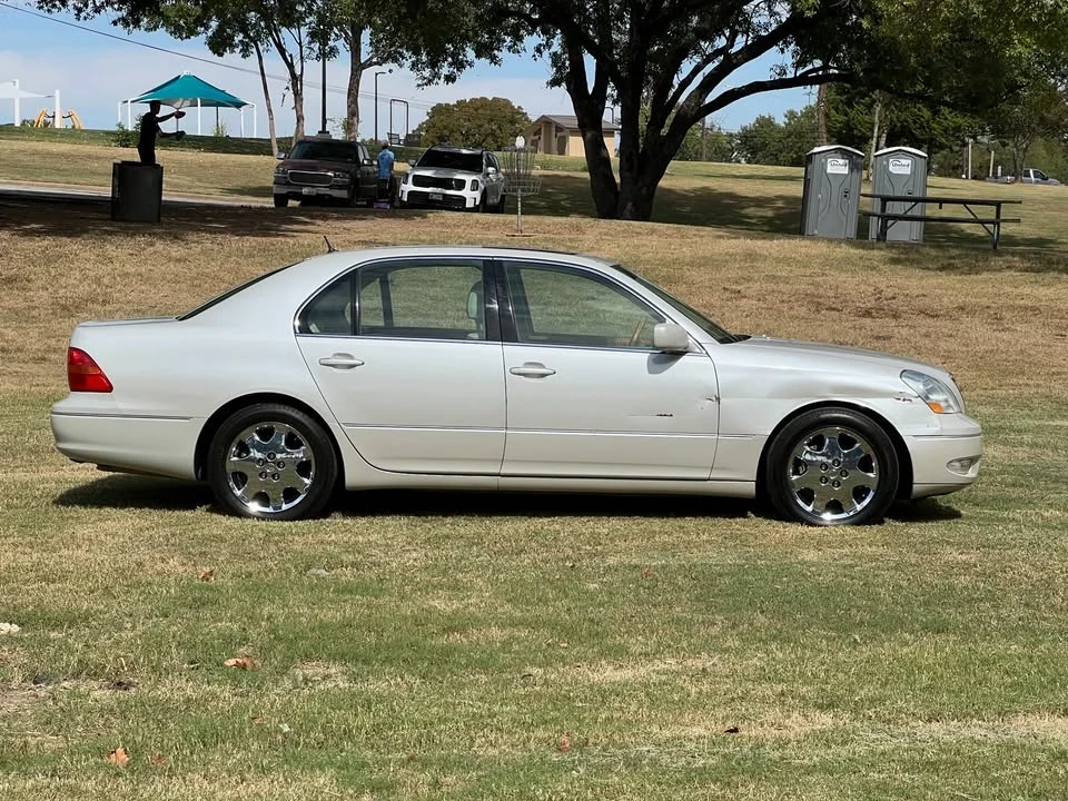 2001 Lexus LS 3rd Gen - Image 6 of 19