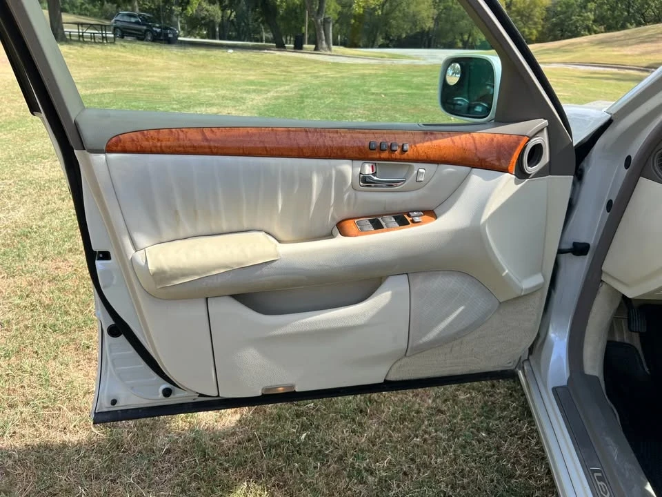 2001 Lexus LS 3rd Gen - Image 10 of 19