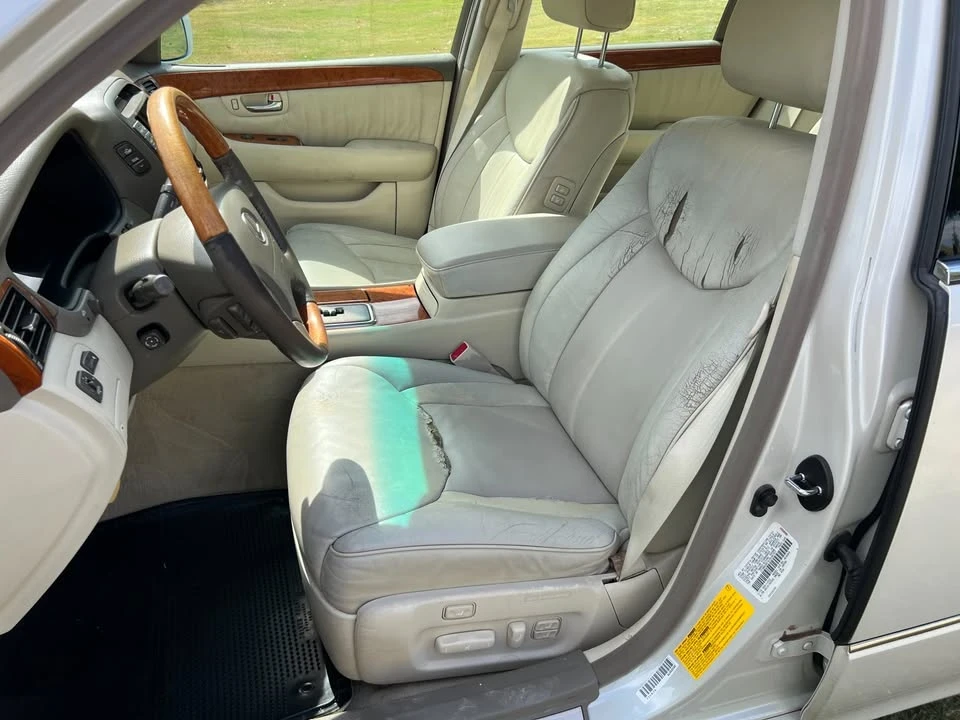 2001 Lexus LS 3rd Gen - Image 9 of 19