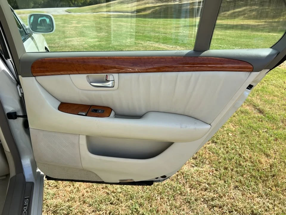 2001 Lexus LS 3rd Gen - Image 13 of 19