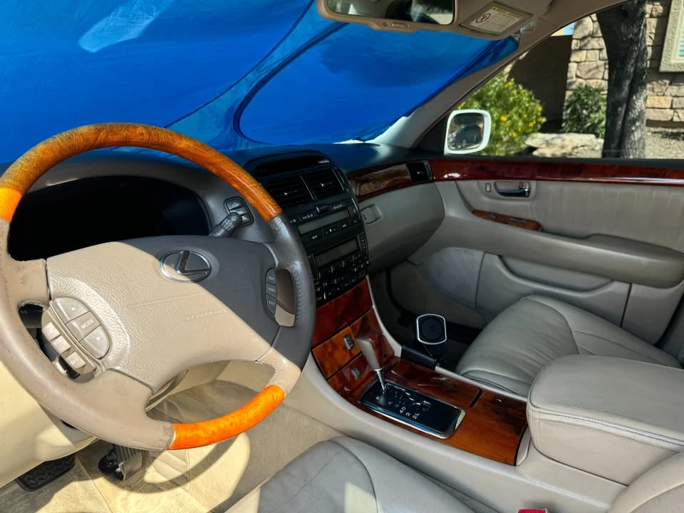 2001 Lexus LS 3rd Gen - Image 4 of 16