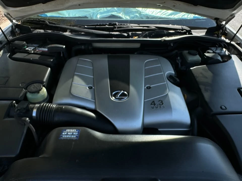2001 Lexus LS 3rd Gen - Image 12 of 16