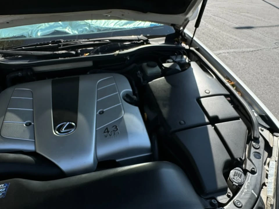 2001 Lexus LS 3rd Gen - Image 11 of 16