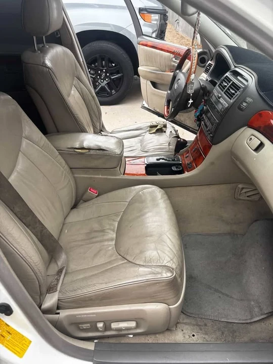 2001 Lexus LS 3rd Gen - Image 5 of 9