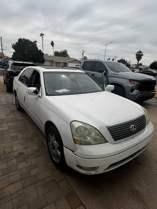 2001 Lexus LS 3rd Gen - Image 2 of 9