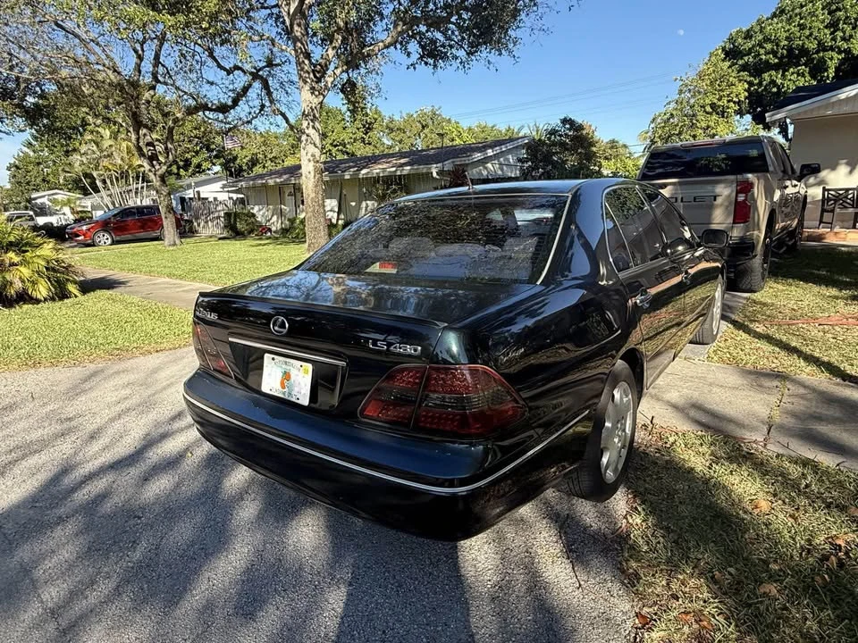2001 Lexus LS 3rd Gen - Image 9 of 9