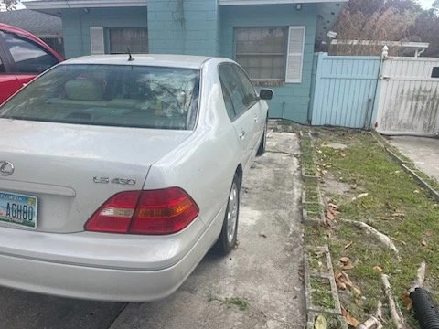 2001 Lexus LS 3rd Gen - Image 5 of 8