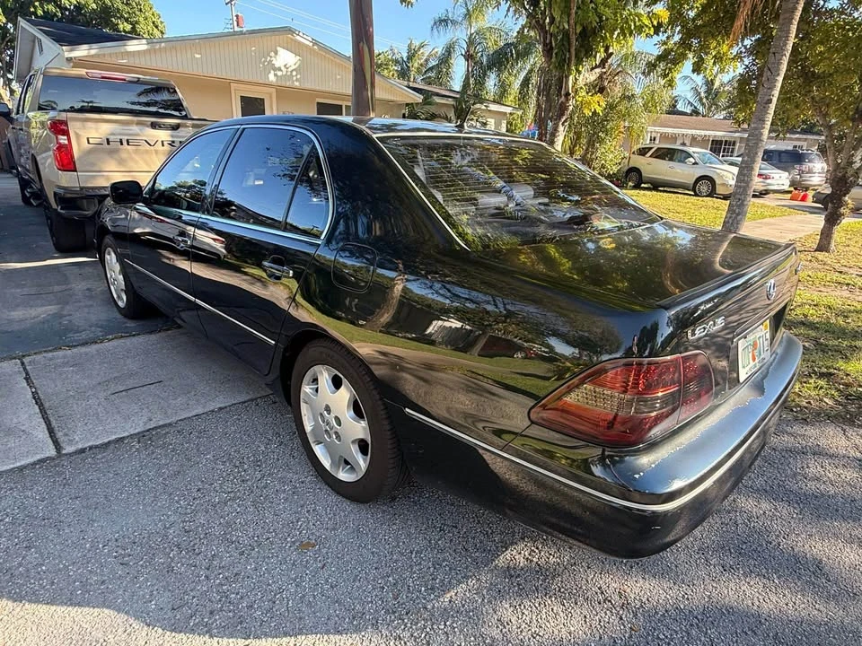 2001 Lexus LS 3rd Gen - Image 5 of 9