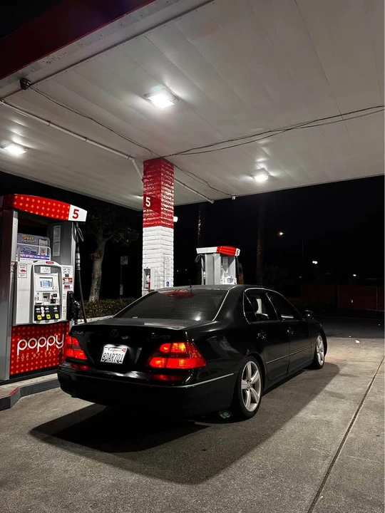 2001 Lexus LS 3rd Gen - Image 4 of 5
