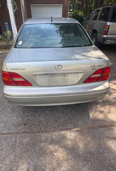 2001 Lexus LS 3rd Gen - Image 2 of 4