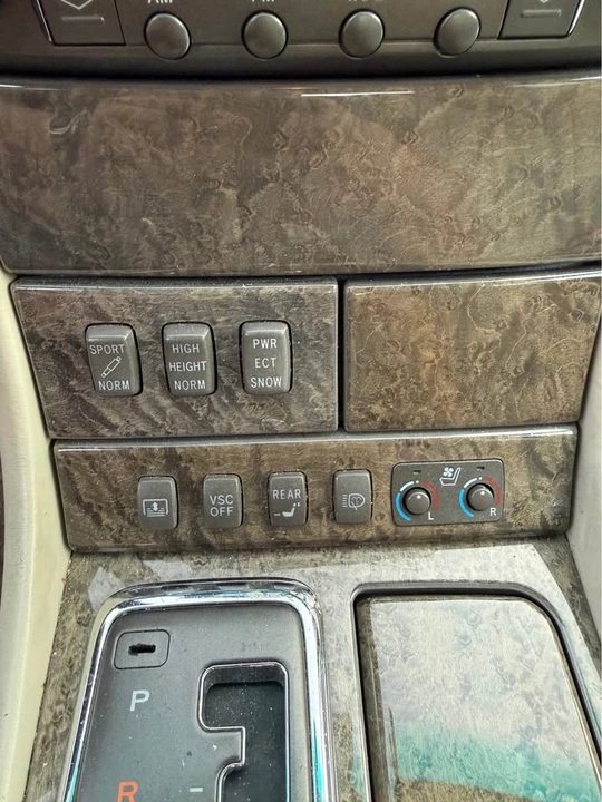 2001 Lexus LS 3rd Gen - Image 12 of 14