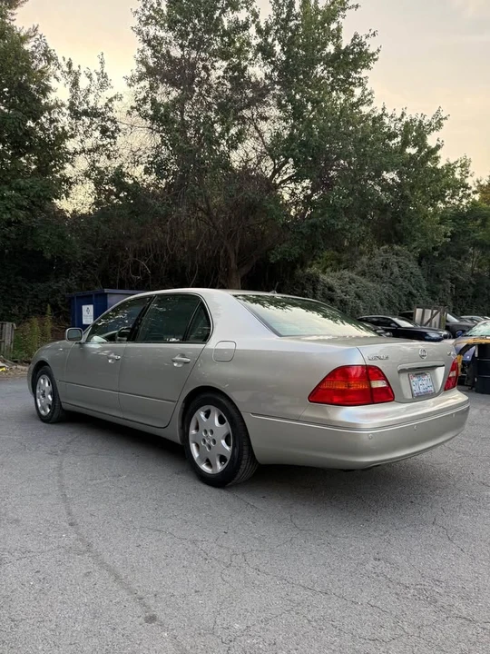 2001 Lexus LS 3rd Gen - Image 3 of 14