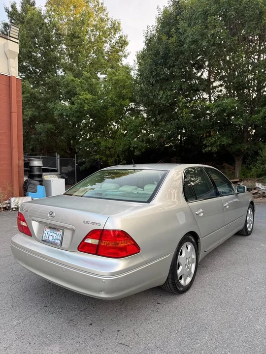 2001 Lexus LS 3rd Gen - Image 2 of 14