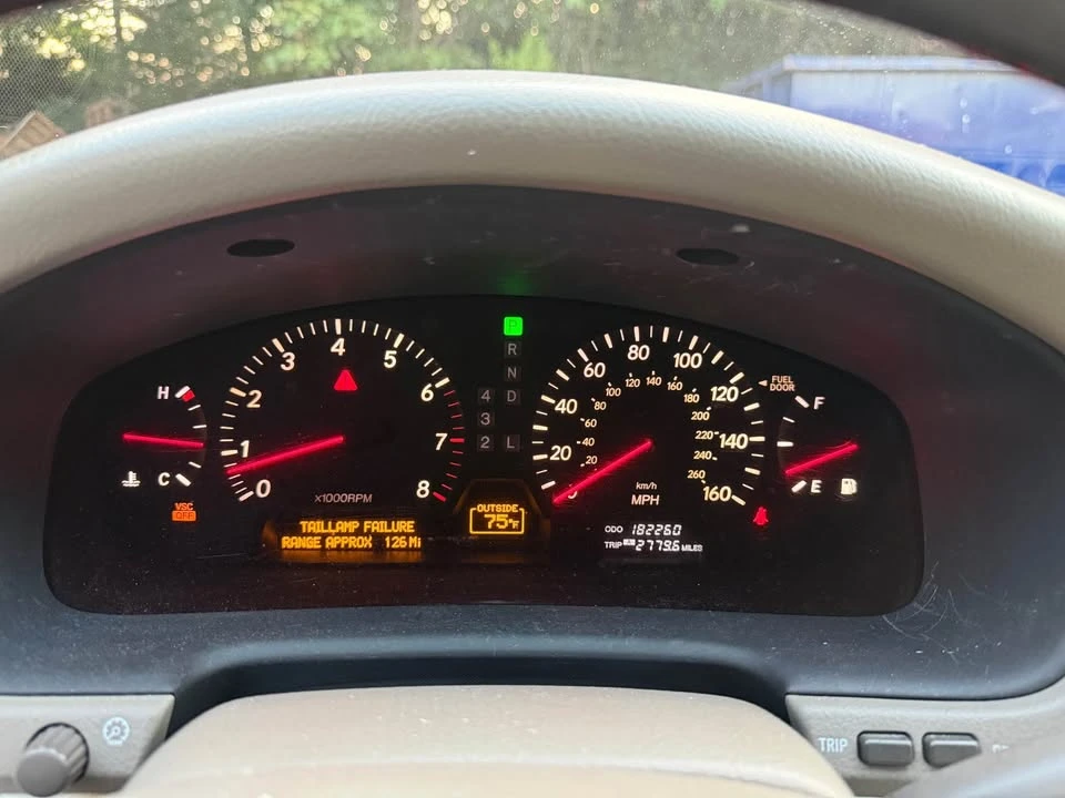 2001 Lexus LS 3rd Gen - Image 13 of 14