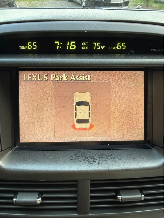 2001 Lexus LS 3rd Gen - Image 14 of 14