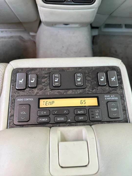2001 Lexus LS 3rd Gen - Image 8 of 14