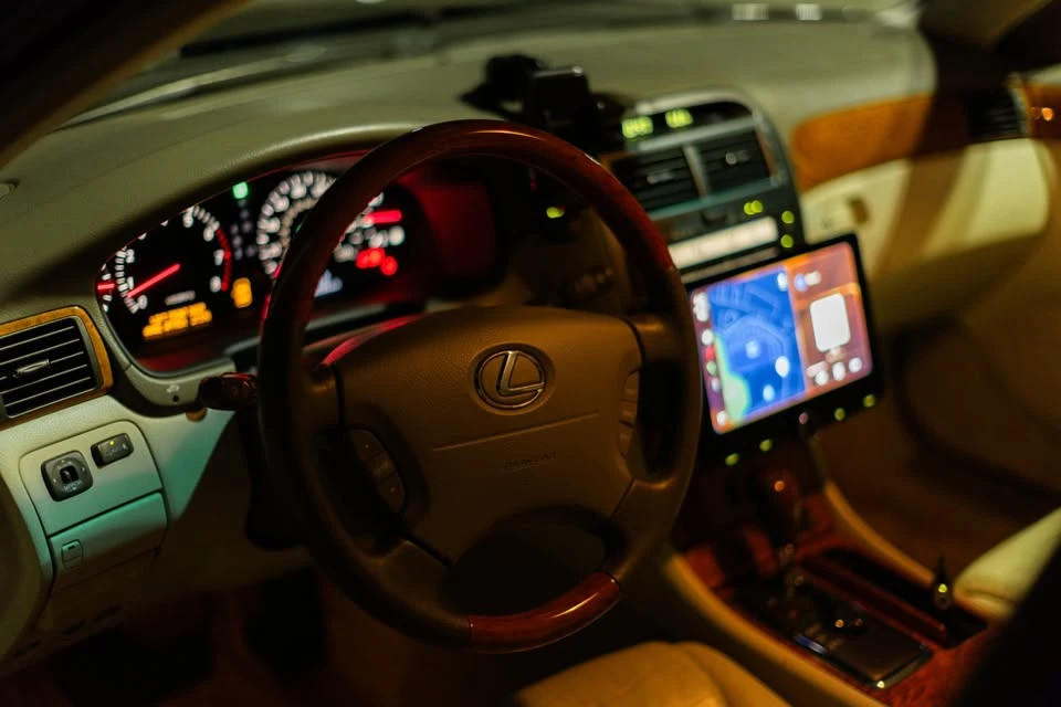 2001 Lexus LS 3rd Gen - Image 6 of 20