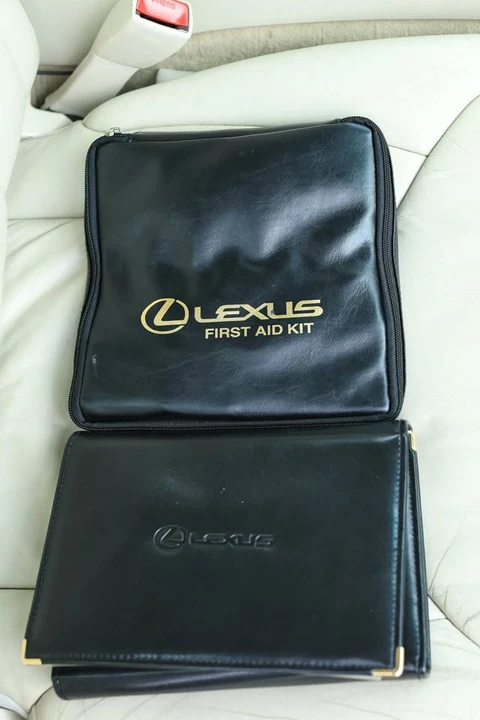 2001 Lexus LS 3rd Gen - Image 16 of 20