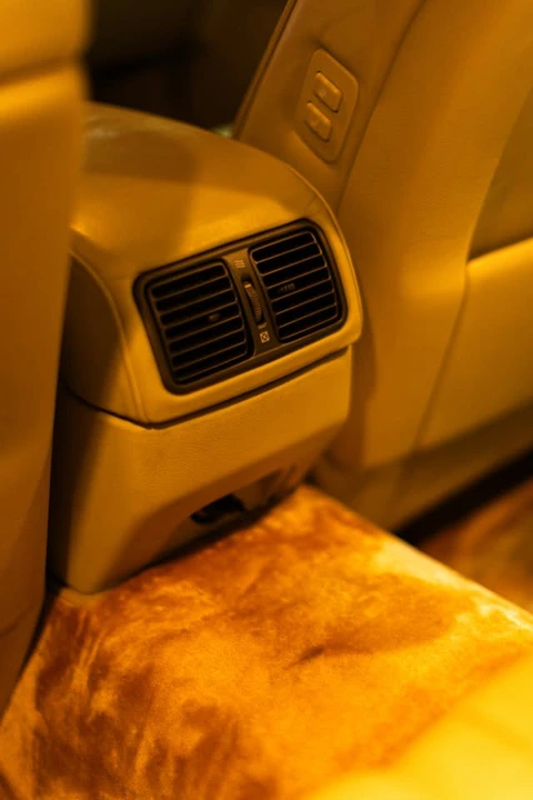 2001 Lexus LS 3rd Gen - Image 9 of 20