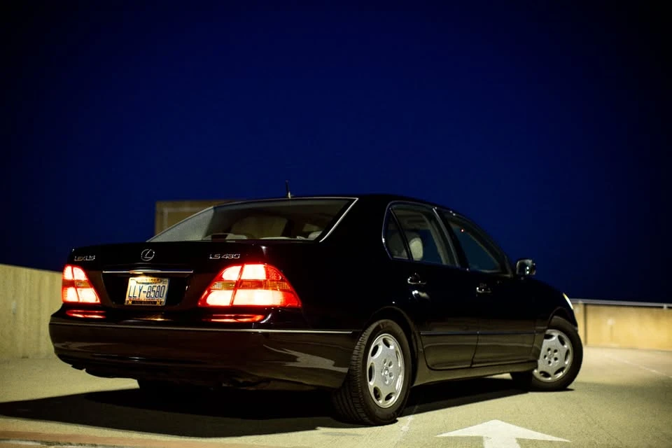 2001 Lexus LS 3rd Gen - Image 3 of 20