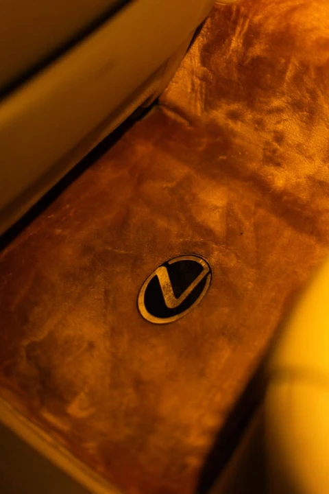 2001 Lexus LS 3rd Gen - Image 11 of 20
