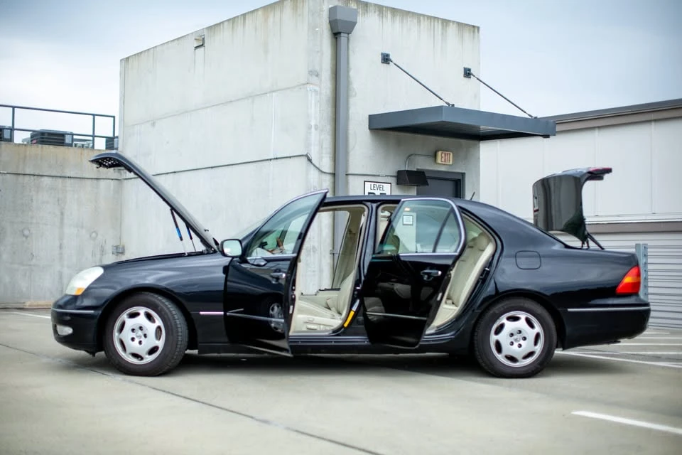 2001 Lexus LS 3rd Gen - Image 4 of 20