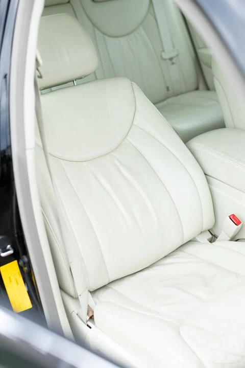 2001 Lexus LS 3rd Gen - Image 13 of 20