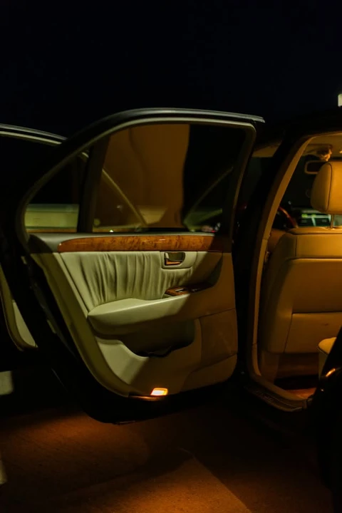 2001 Lexus LS 3rd Gen - Image 7 of 20