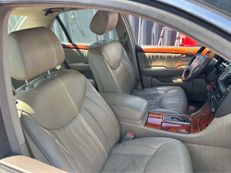 2001 Lexus LS 3rd Gen - Image 5 of 8