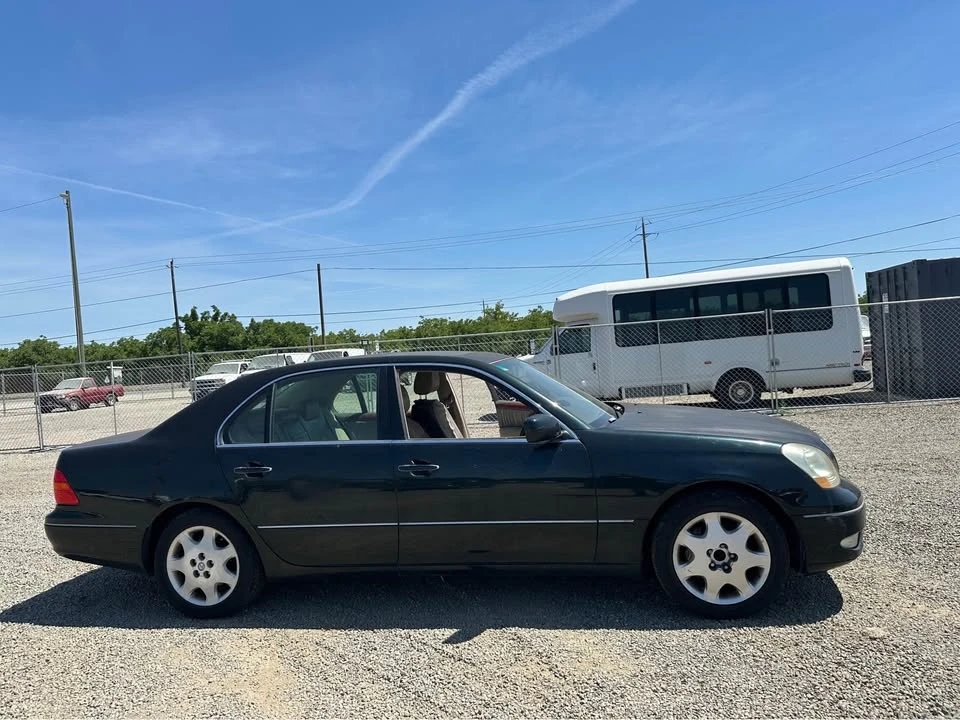 2001 Lexus LS 3rd Gen - Image 4 of 8