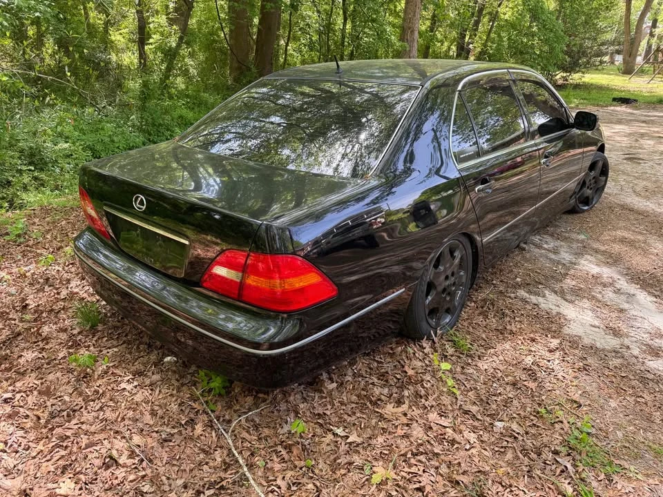 2001 Lexus LS 3rd Gen - Image 2 of 7