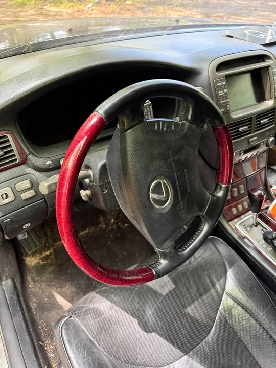 2001 Lexus LS 3rd Gen - Image 6 of 7
