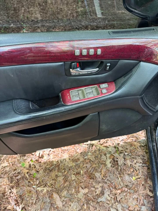 2001 Lexus LS 3rd Gen - Image 7 of 7