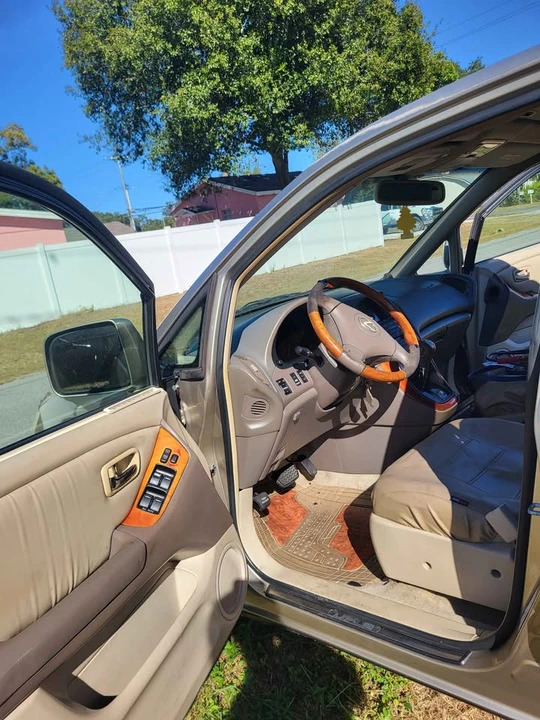 2001 Lexus LX 1st Gen - Image 4 of 5