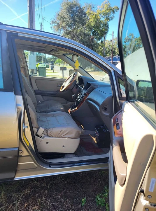 2001 Lexus LX 1st Gen - Image 3 of 5