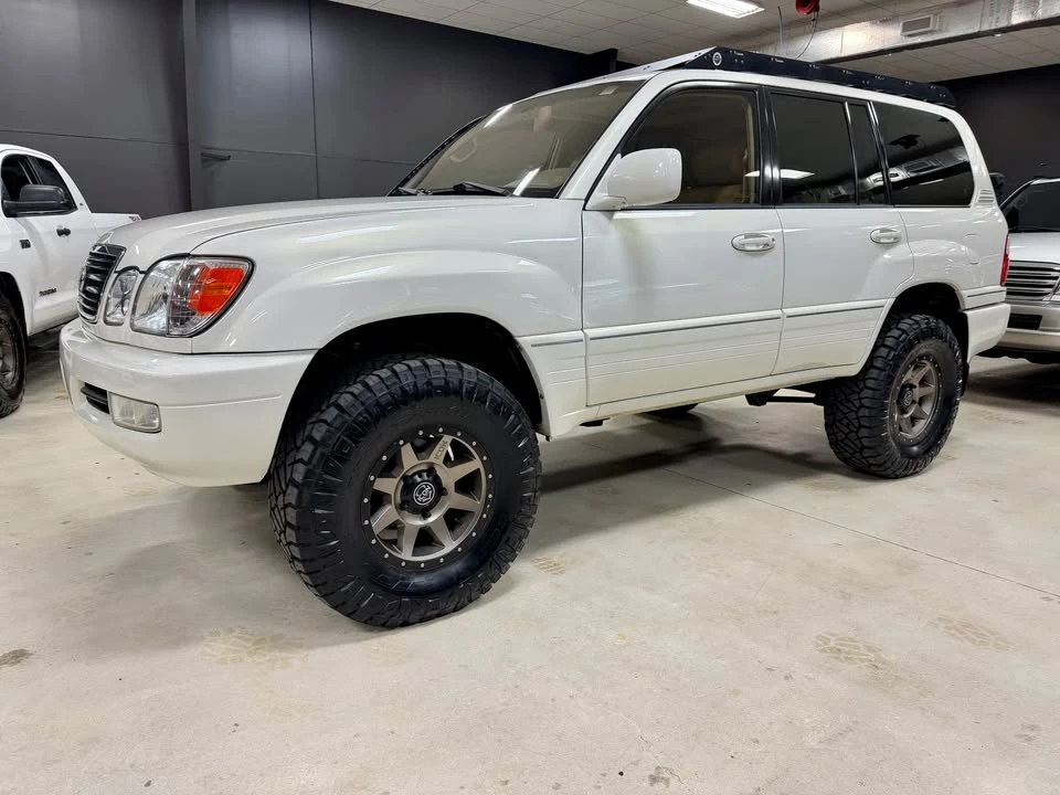 2001 Lexus LX 2nd Gen - Image 3 of 20