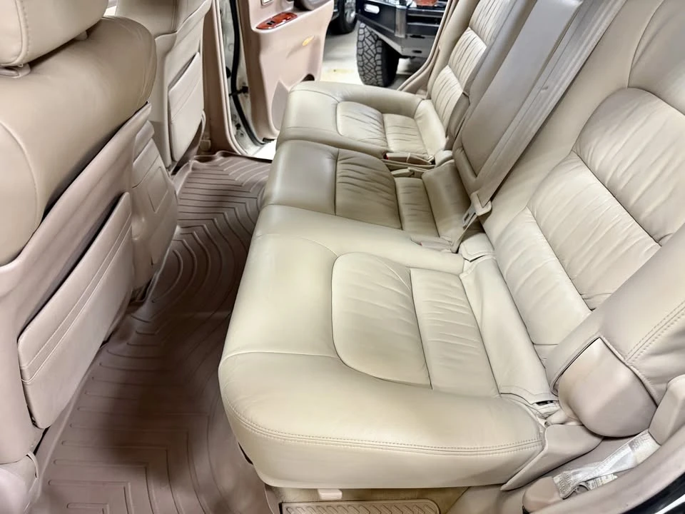 2001 Lexus LX 2nd Gen - Image 17 of 20