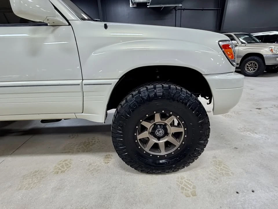 2001 Lexus LX 2nd Gen - Image 8 of 20