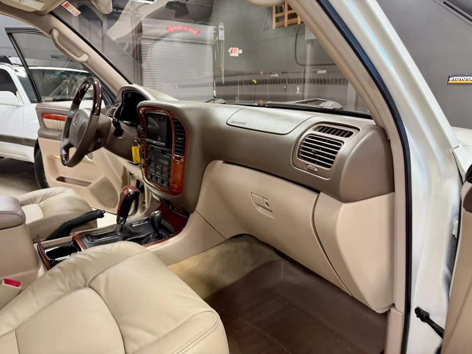 2001 Lexus LX 2nd Gen - Image 16 of 20