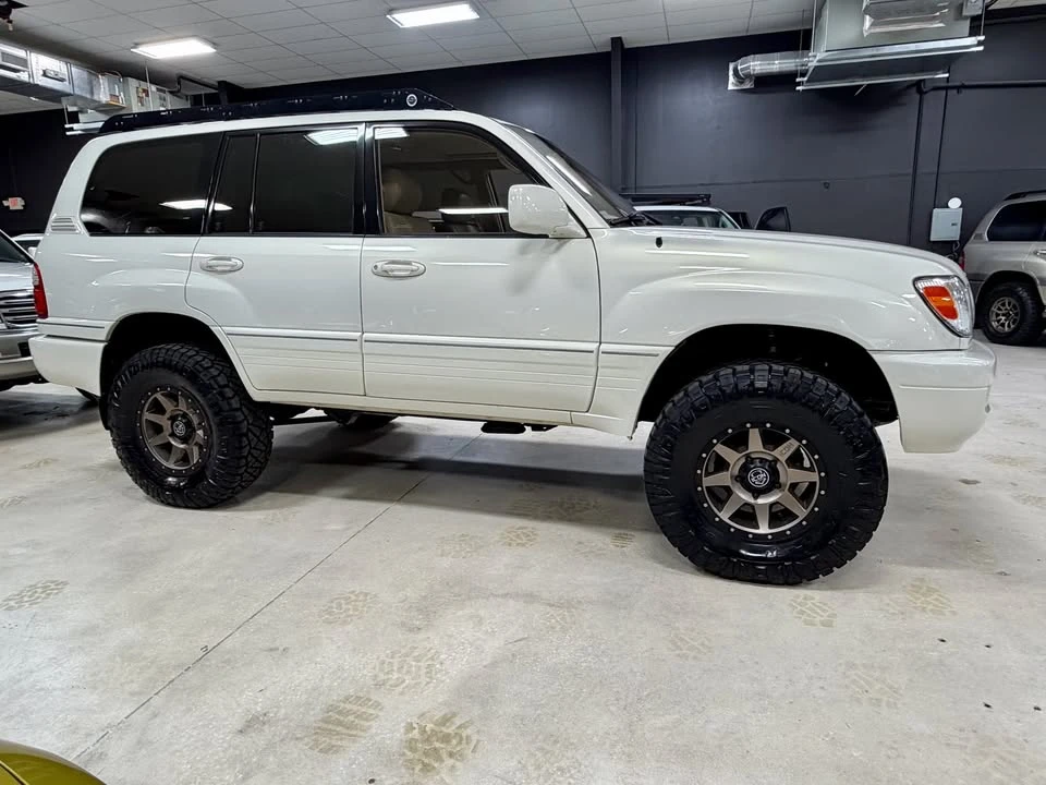 2001 Lexus LX 2nd Gen - Image 4 of 20