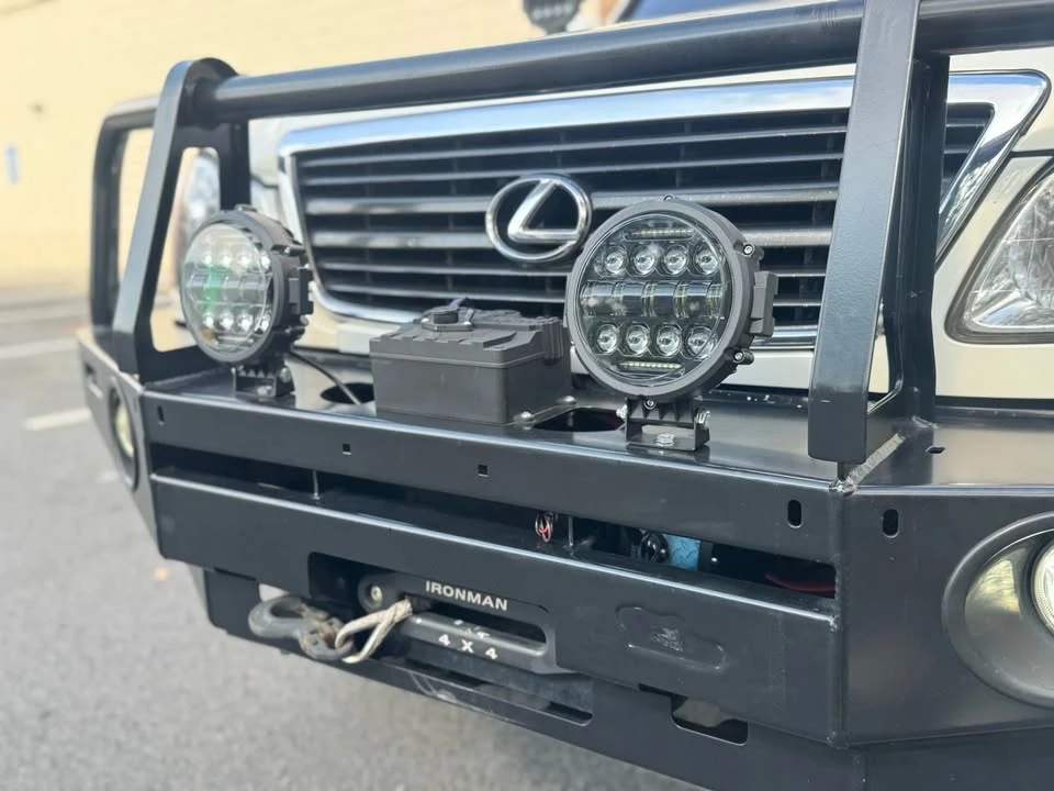 2001 Lexus LX 2nd Gen - Image 9 of 17
