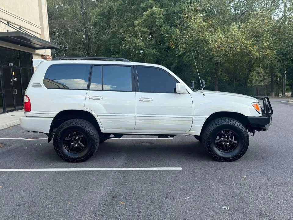 2001 Lexus LX 2nd Gen - Image 4 of 17