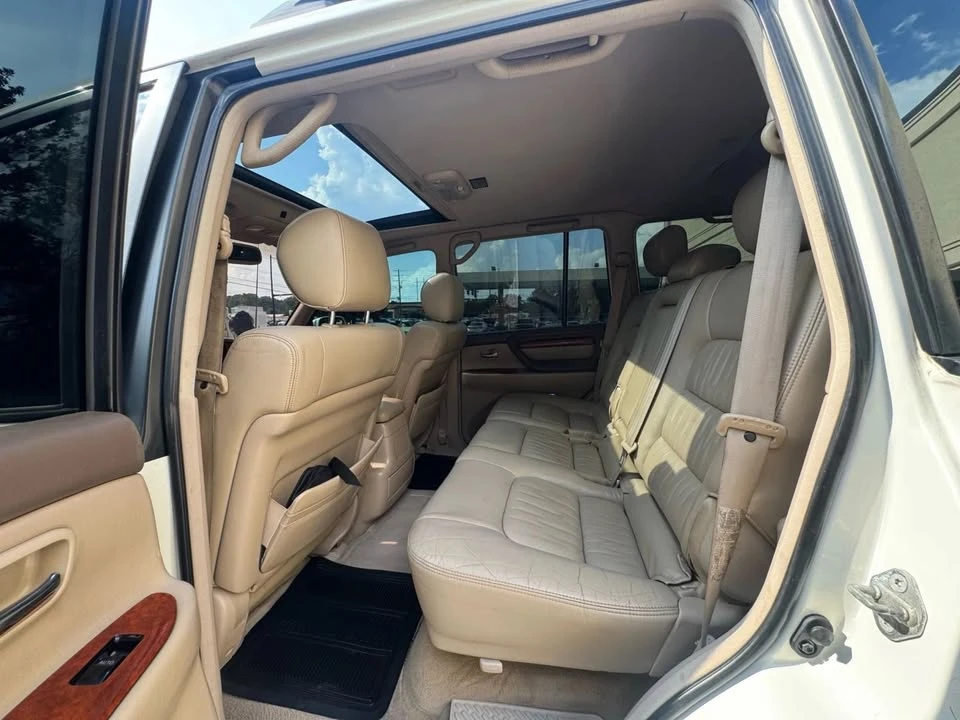 2001 Lexus LX 2nd Gen - Image 11 of 17