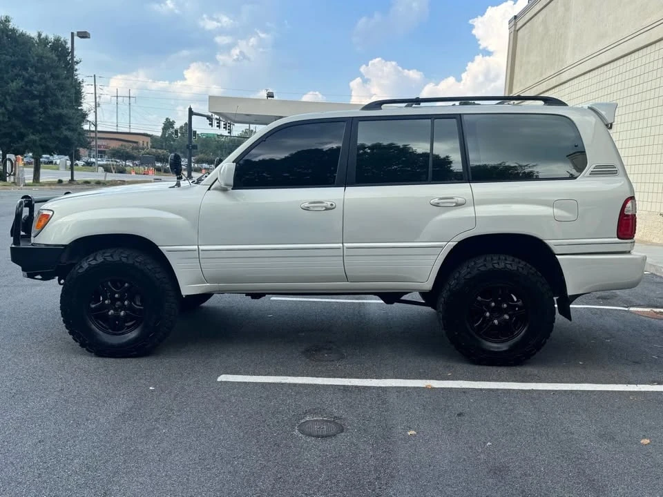2001 Lexus LX 2nd Gen - Image 5 of 17