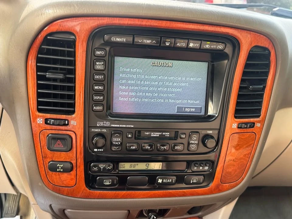 2001 Lexus LX 2nd Gen - Image 15 of 17