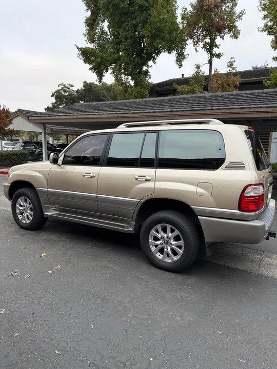 2001 Lexus LX 2nd Gen - Image 4 of 14