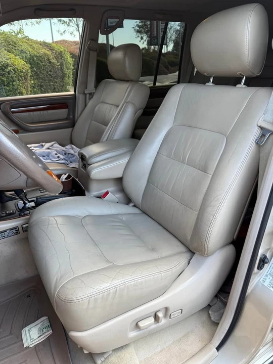 2001 Lexus LX 2nd Gen - Image 13 of 14