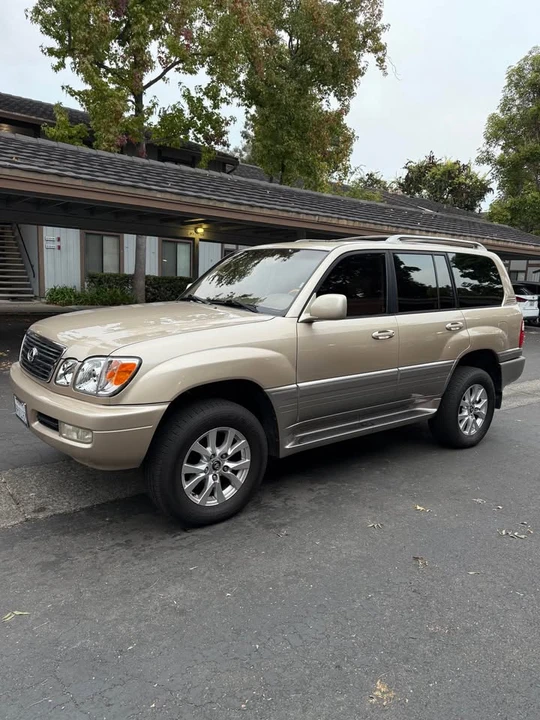 2001 Lexus LX 2nd Gen - Image 5 of 14