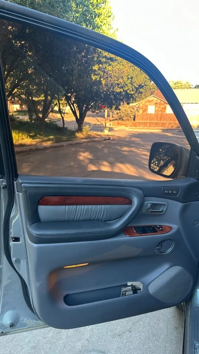 2001 Lexus LX 2nd Gen - Image 6 of 15