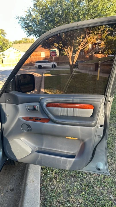 2001 Lexus LX 2nd Gen - Image 11 of 15